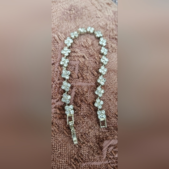 🌟Elegant  Silver Bracelet With Sparkling Princess Cut Crystal Rhinestones🌟 - Picture 6 of 11